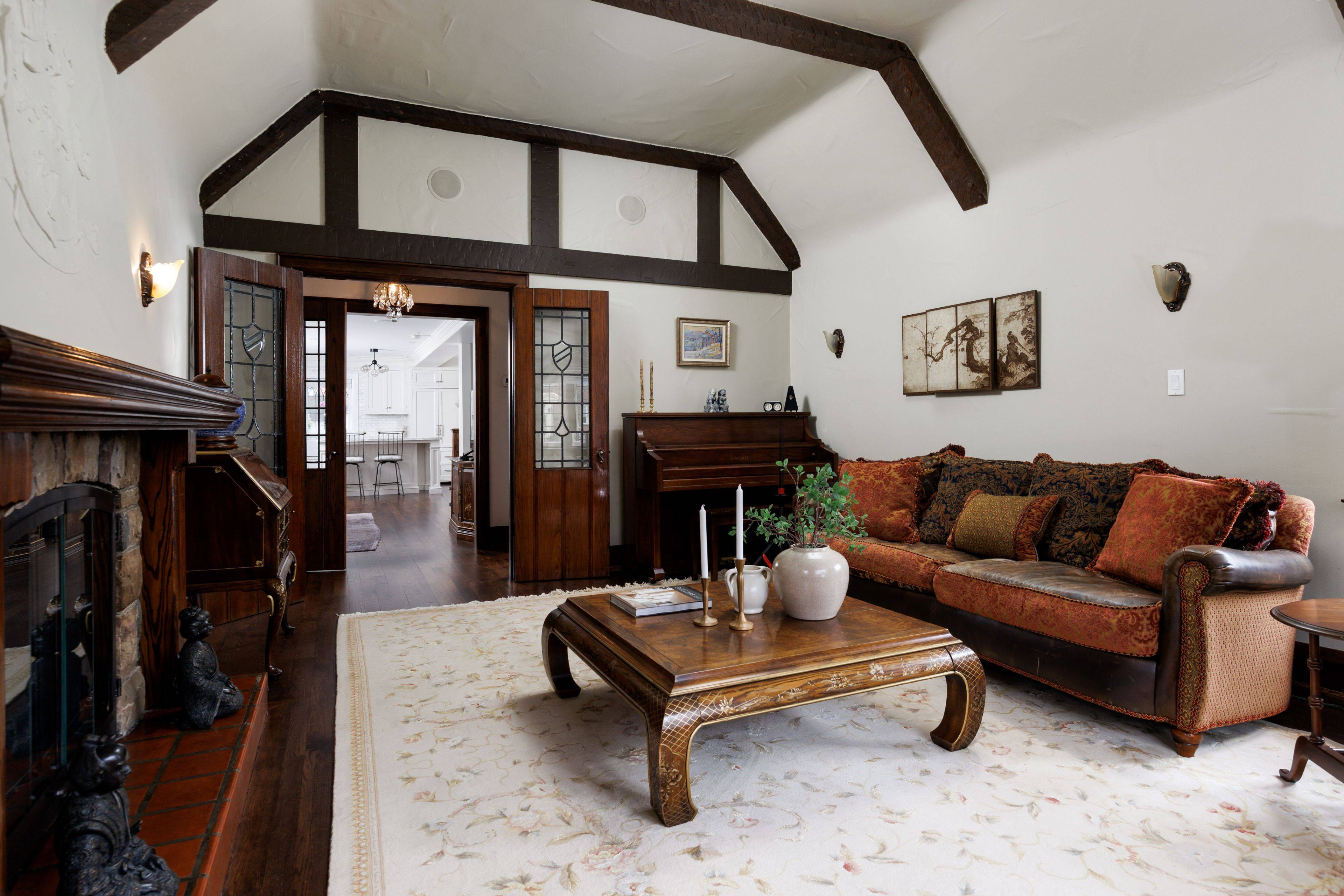 25 Varley LN, Toronto W08, ON M8X 0A9