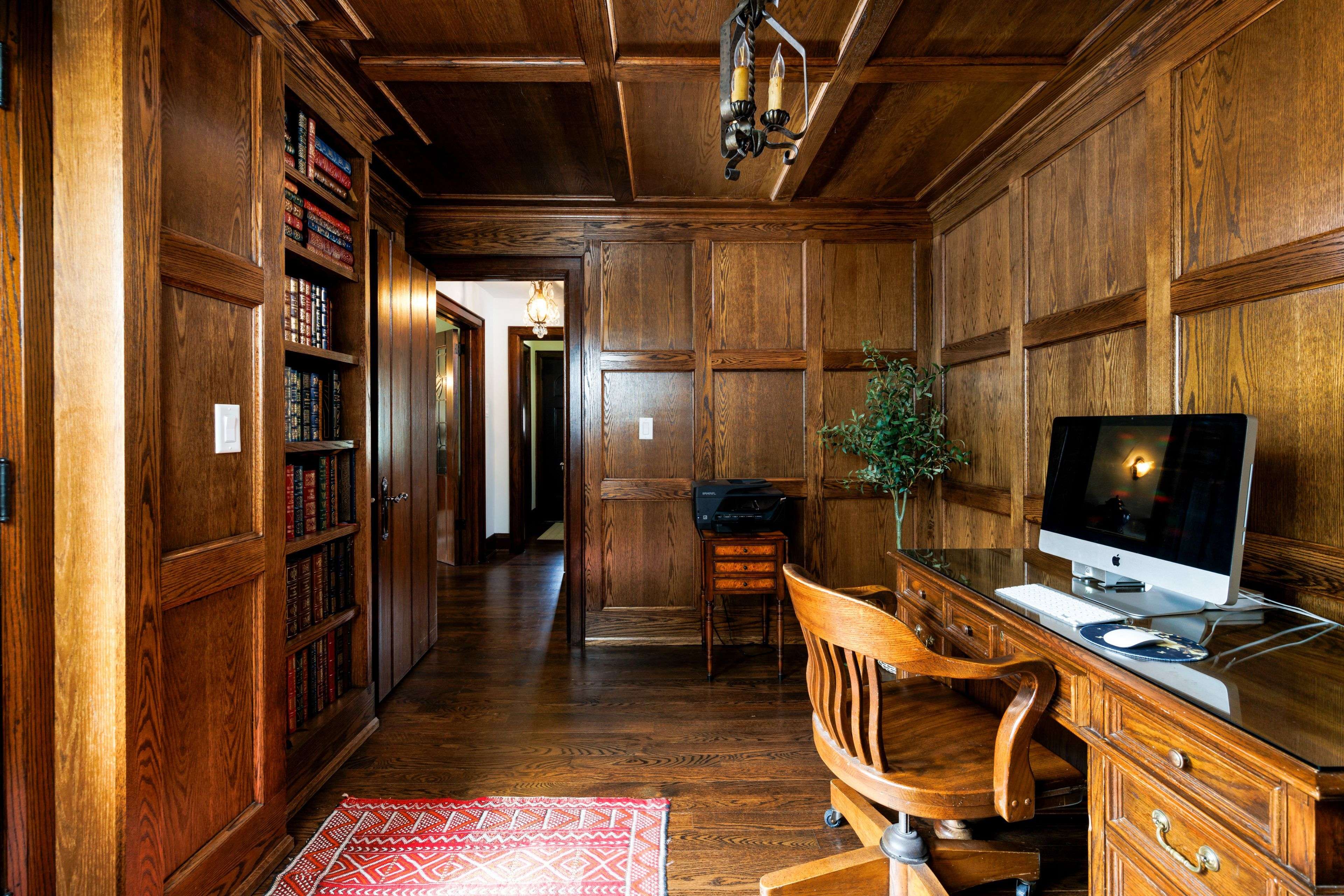 25 Varley LN, Toronto W08, ON M8X 0A9