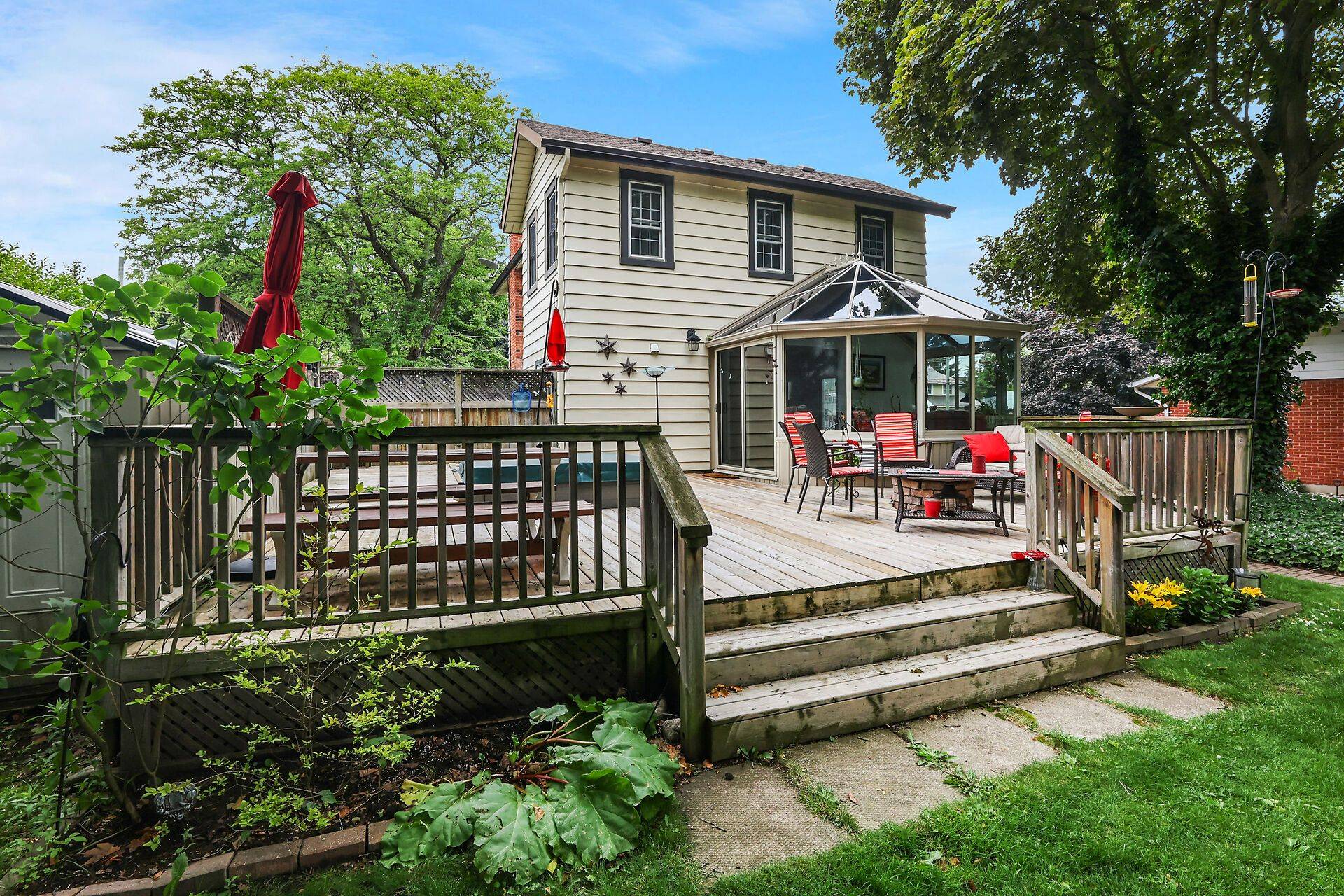 10 Maple AVE, Grimsby, ON L3M 3B6