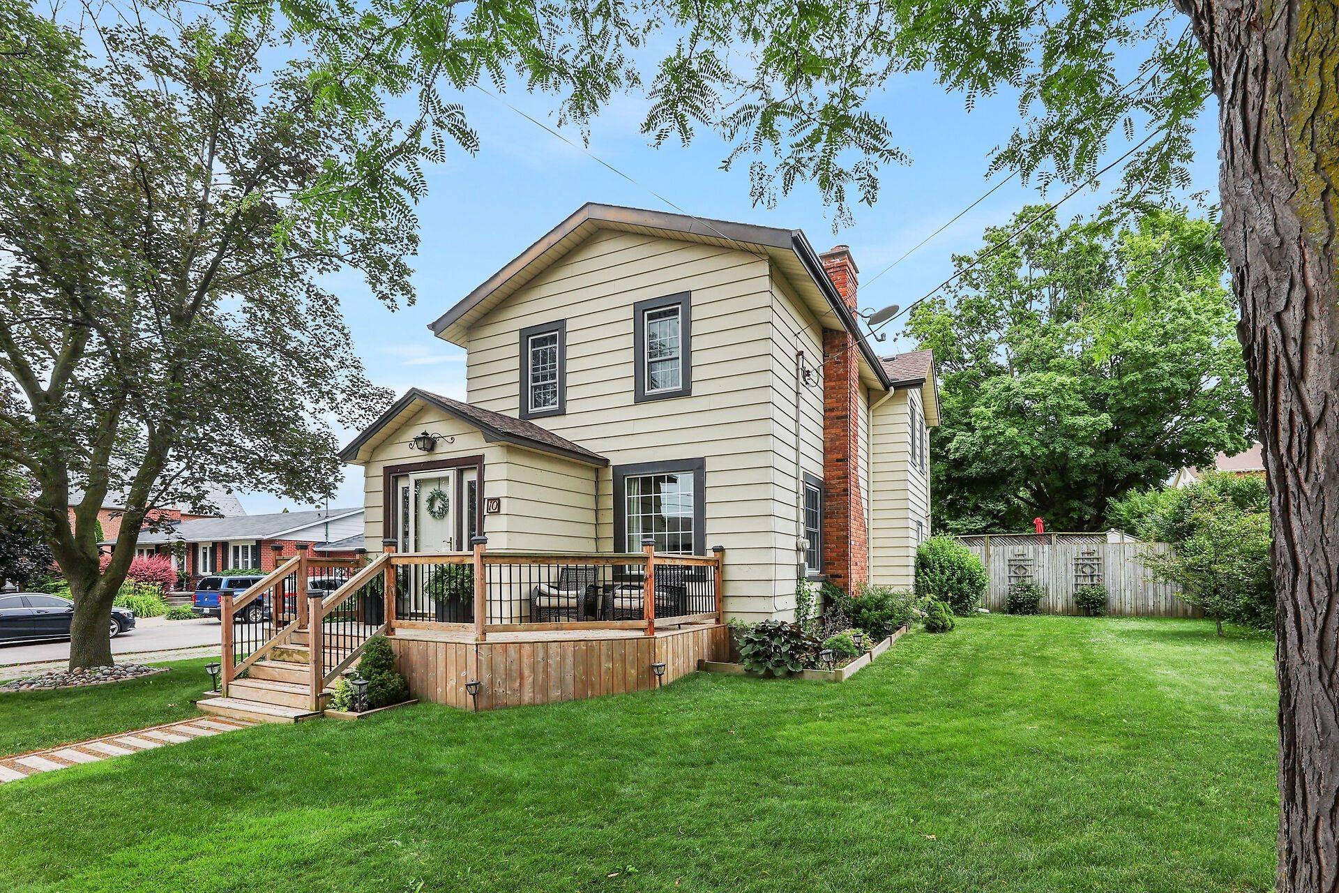 10 Maple AVE, Grimsby, ON L3M 3B6