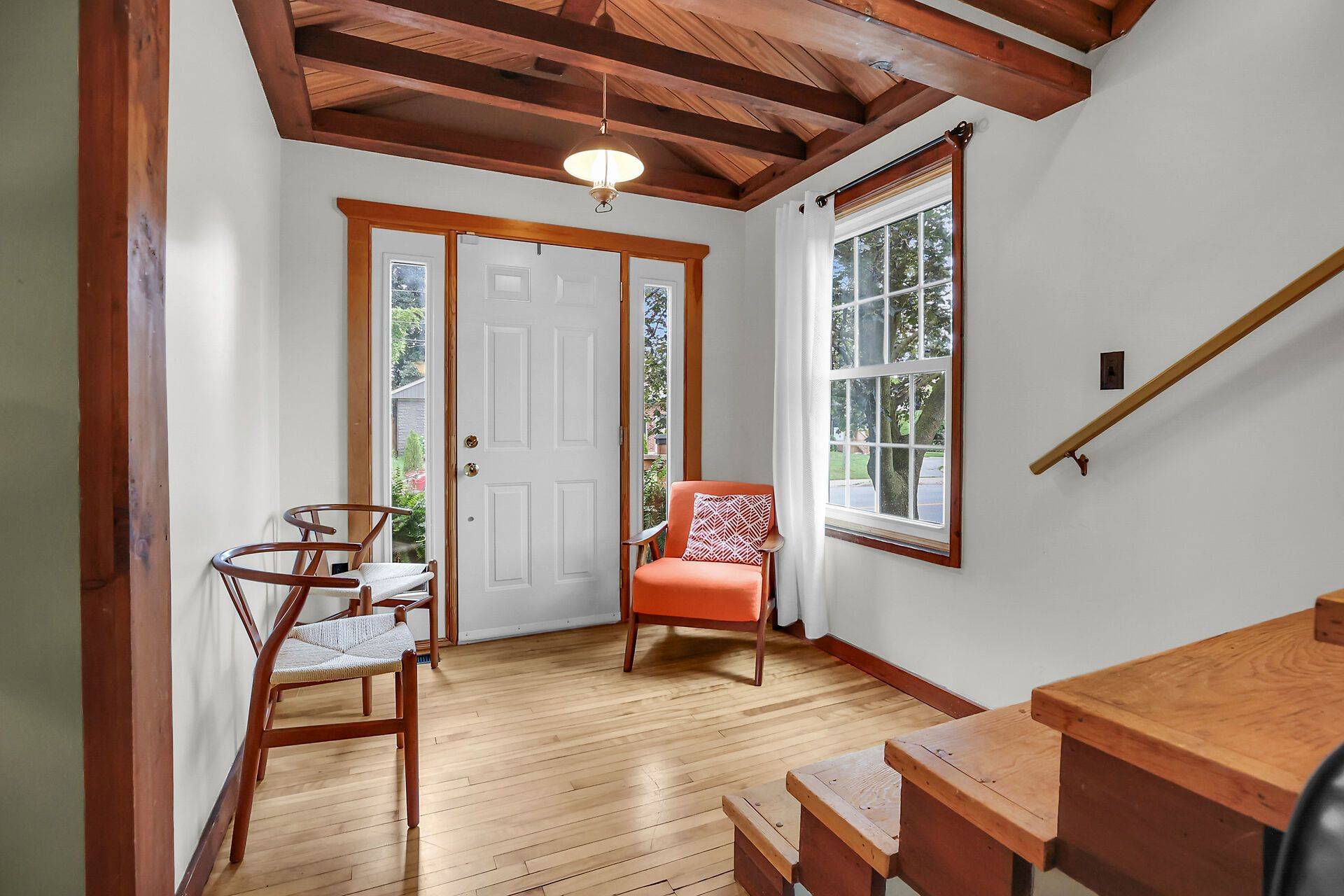 10 Maple AVE, Grimsby, ON L3M 3B6