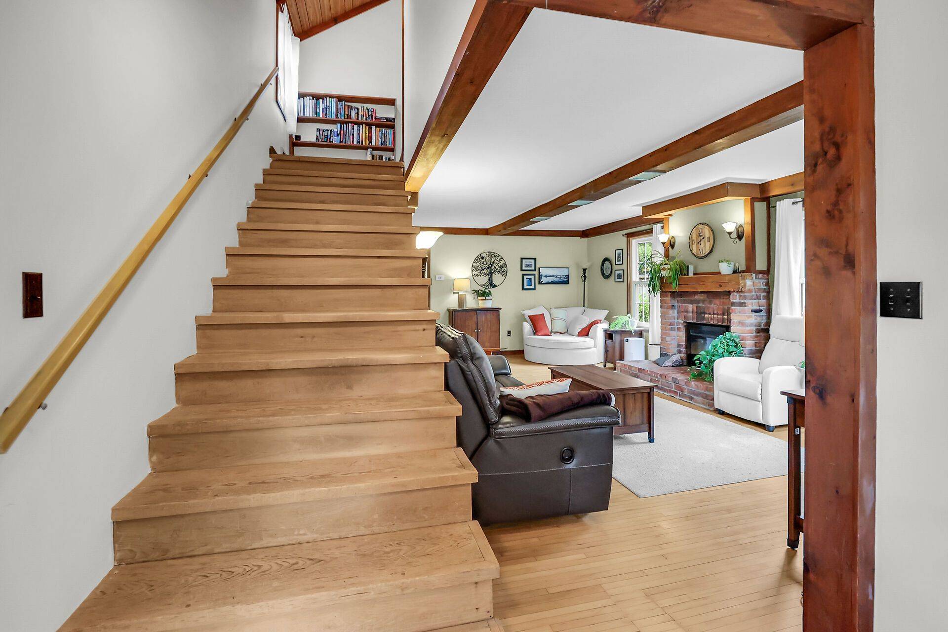 10 Maple AVE, Grimsby, ON L3M 3B6