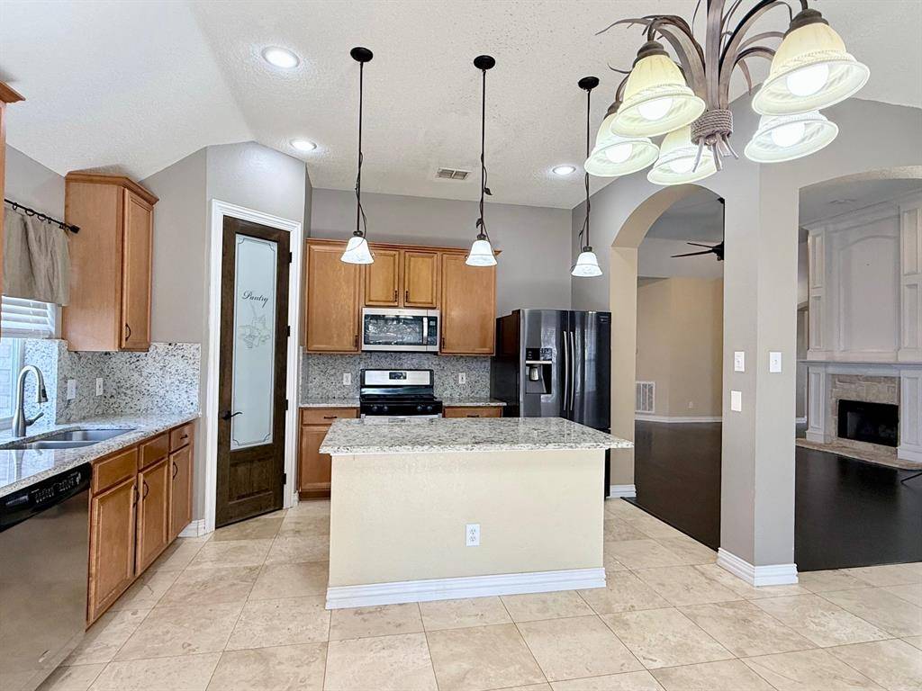 2607 Ridgeoak Trail, Mansfield, TX 76063