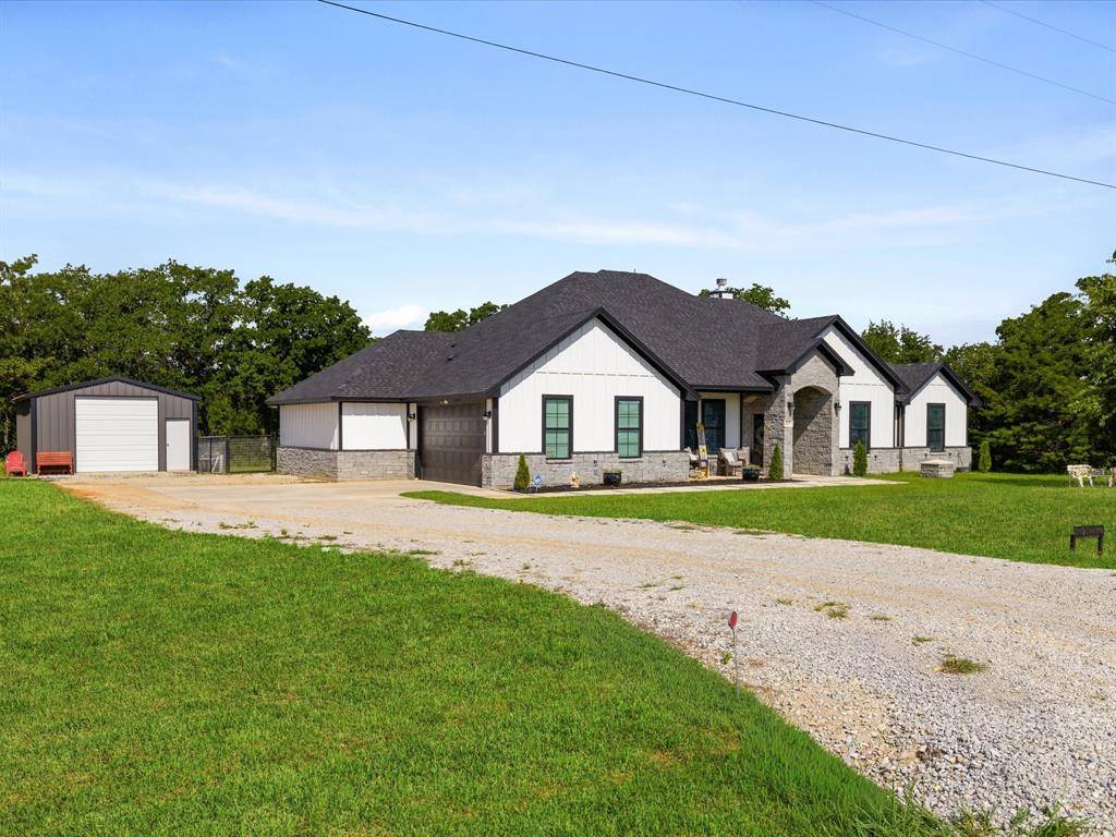 117 Coyote Cave Lane, Alvord, TX 76225