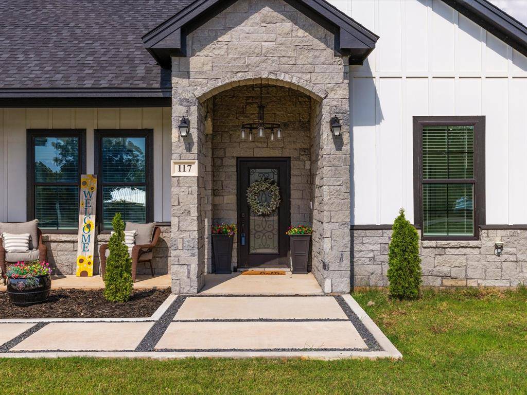 117 Coyote Cave Lane, Alvord, TX 76225