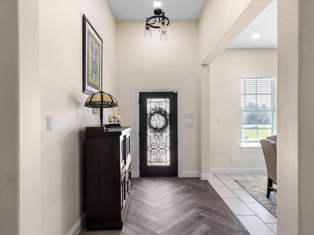 117 Coyote Cave Lane, Alvord, TX 76225