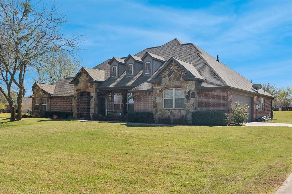82 Forest Hills Circle, Gunter, TX 75058