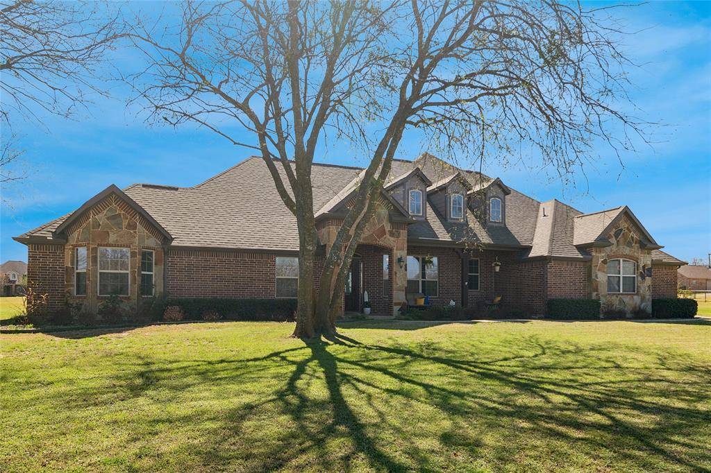 82 Forest Hills Circle, Gunter, TX 75058