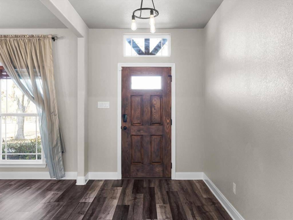 1725 S Hubbard Street, Alvord, TX 76225