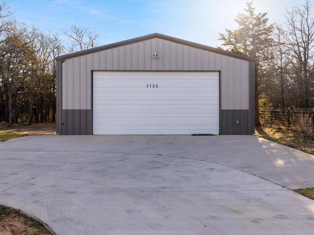 1725 S Hubbard Street, Alvord, TX 76225