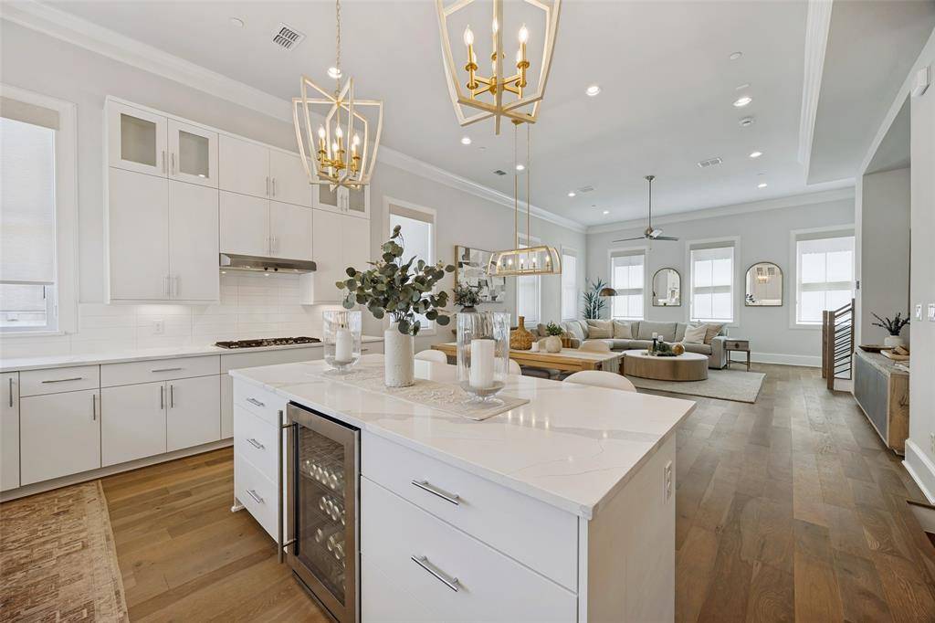 15015 Oak Street, Addison, TX 75001