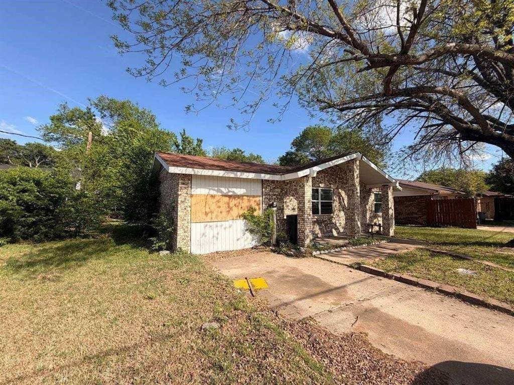 1814 SE 14th Street, Grand Prairie, TX 75051