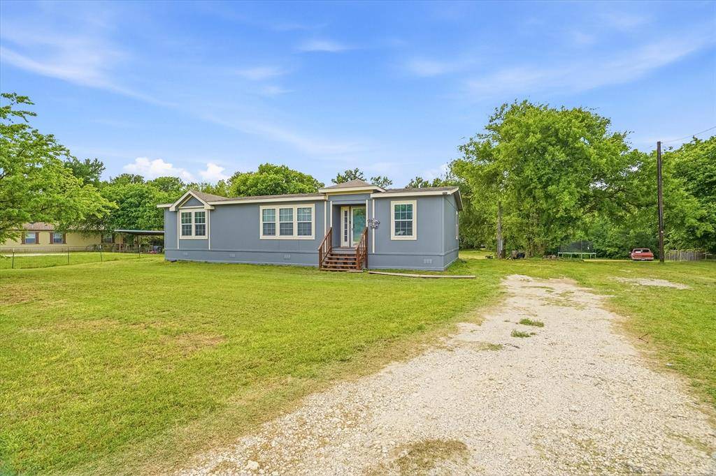 8305 Bluebonnet Circle, Alvarado, TX 76009