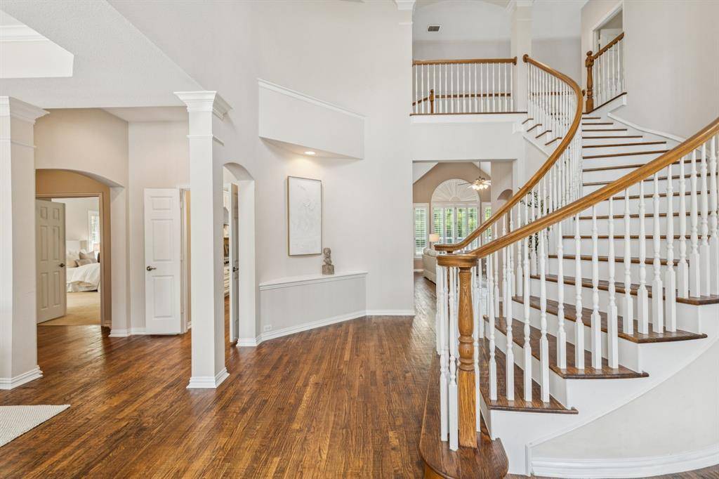 8904 Meadowknoll Drive, Dallas, TX 75243