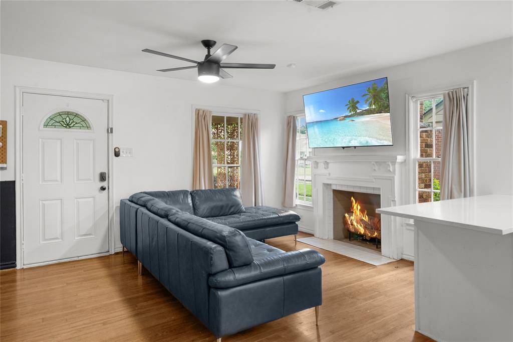 2219 Carnes Street, Dallas, TX 75208