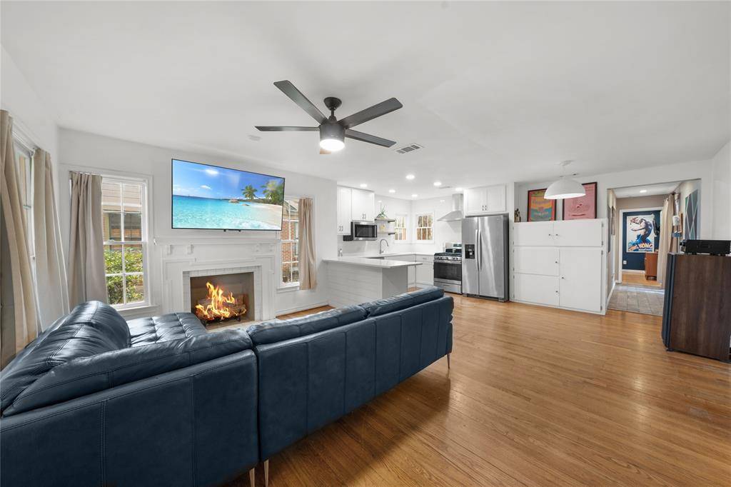 2219 Carnes Street, Dallas, TX 75208