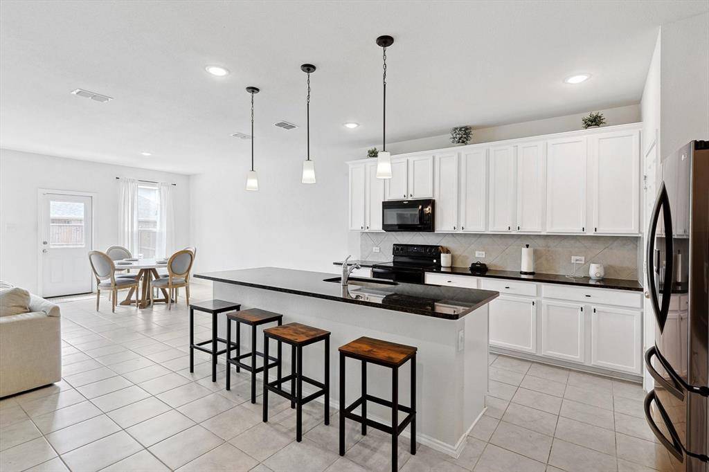 1049 Castroville Drive, Forney, TX 75126