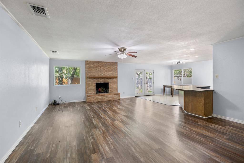 1109 Pine Ridge Drive, Azle, TX 76020