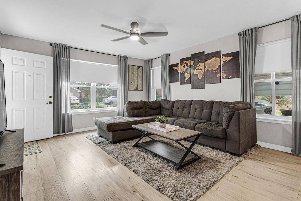 1107 Woodland Park Drive, Lindale, TX 75771