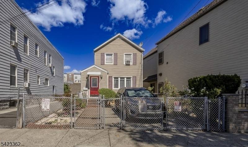 66 Garrison St, Newark City, NJ 07105