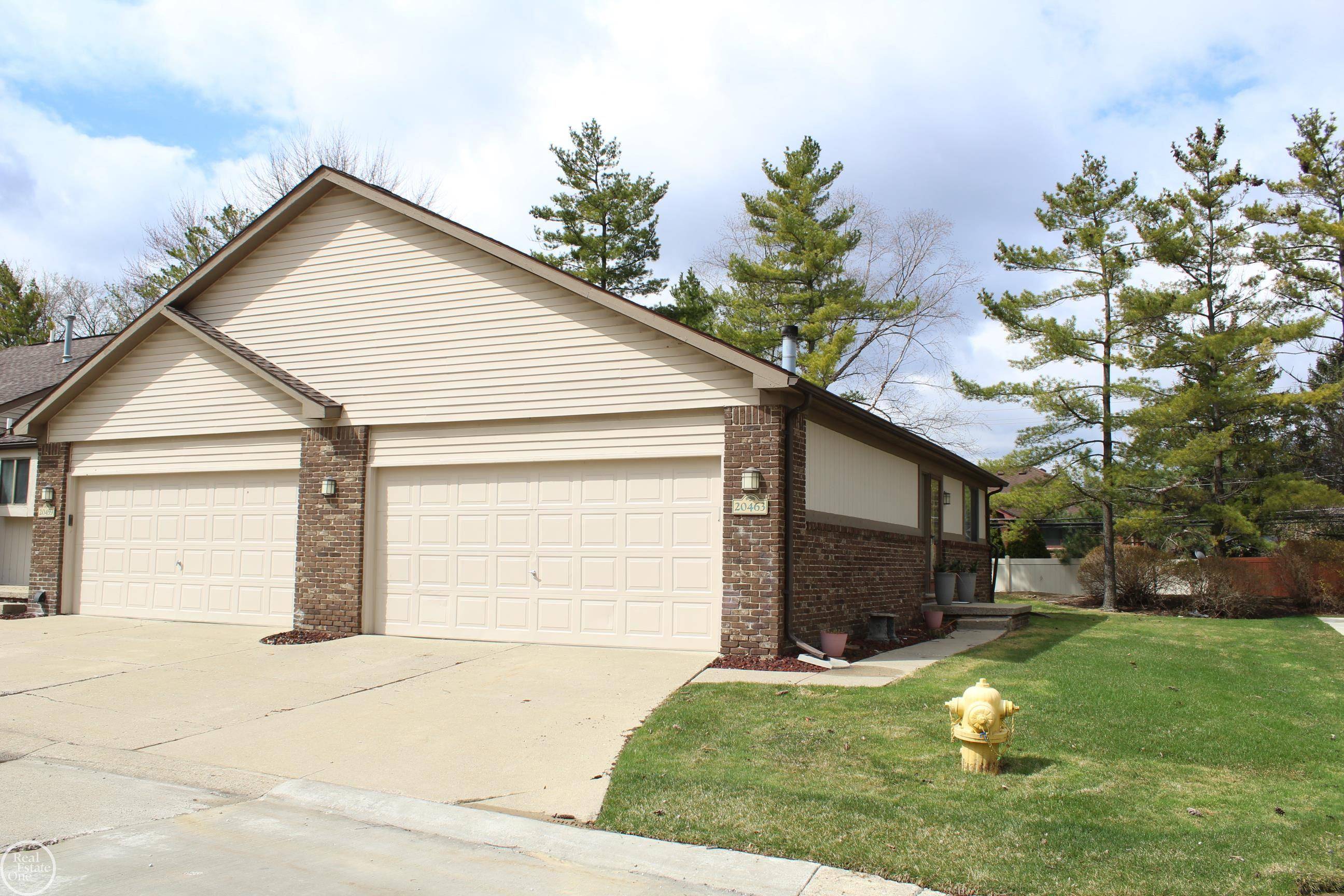 20463 Brandonwood RD, Clinton Twp, MI 48038
