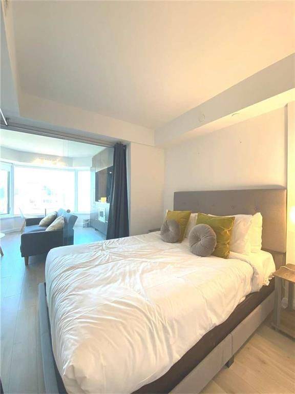 155 Yorkville AVE #920, Toronto C02, ON M5R 0B4