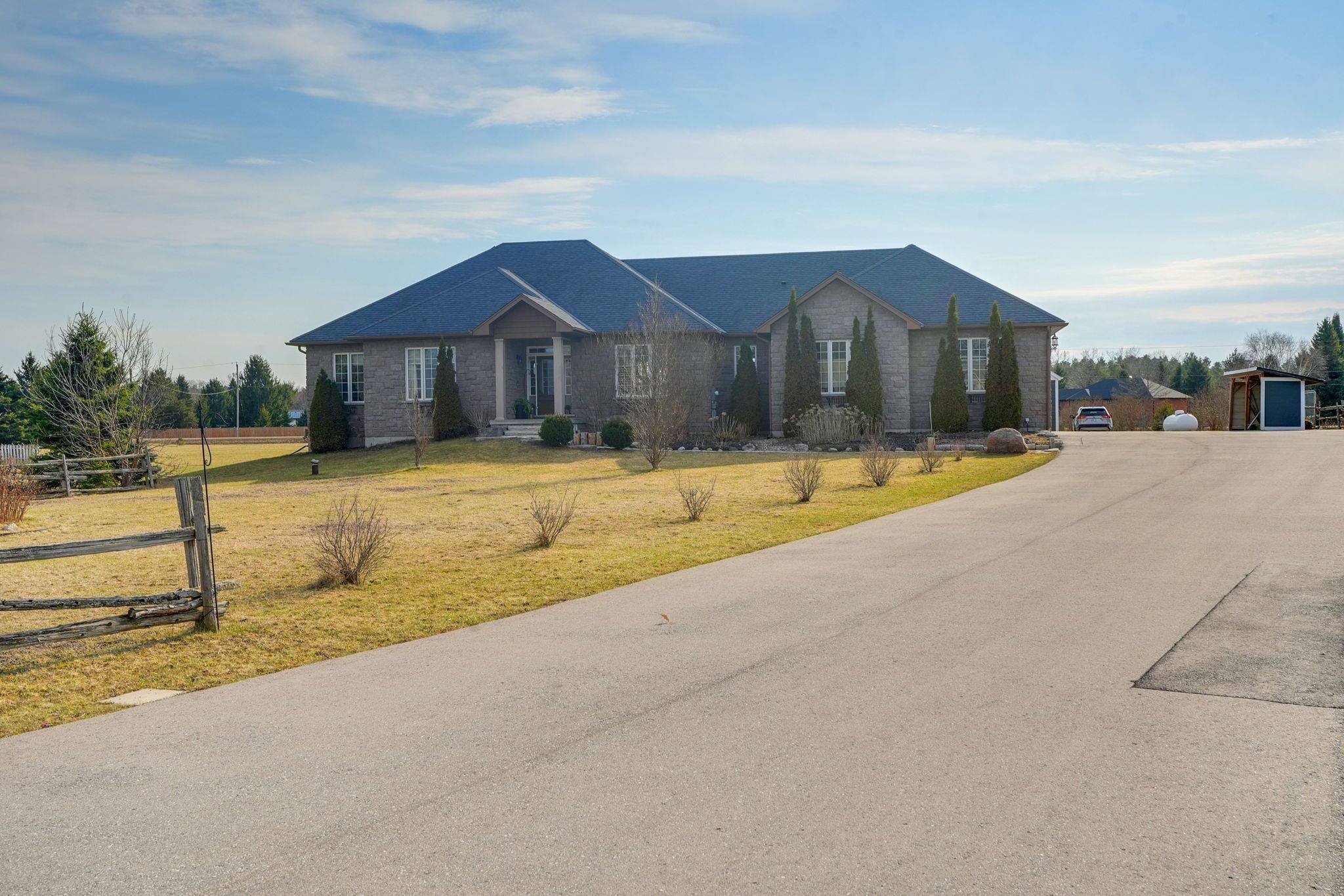 2 Harry Parker PL, Adjala-tosorontio, ON L0M 1J0