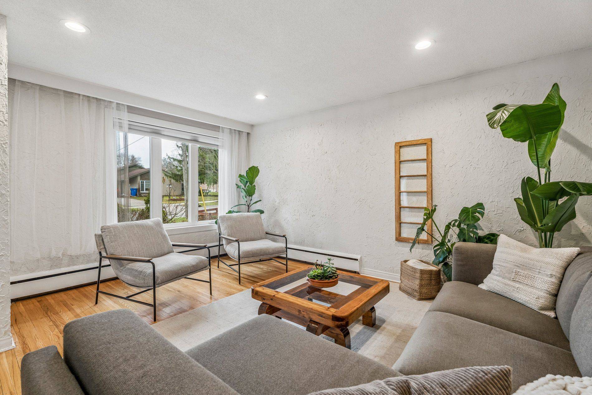 40 Seaton DR, Aurora, ON L4G 2K1