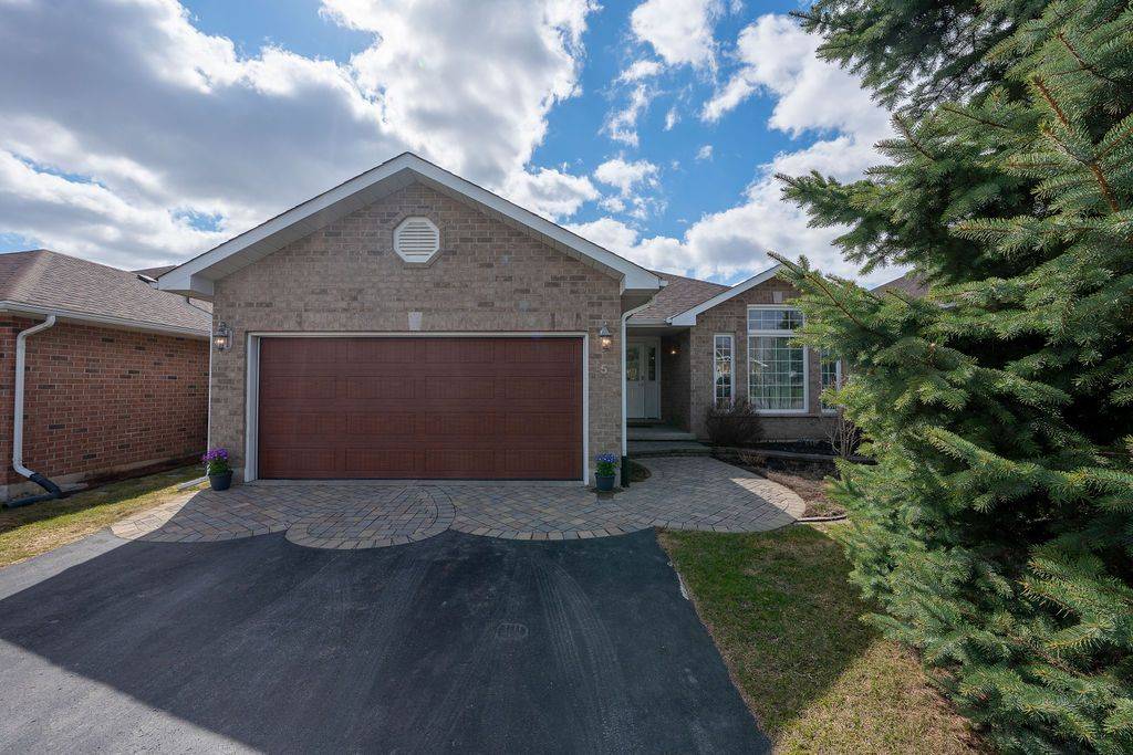 5 Simcoe DR, Belleville, ON K8N 0N7
