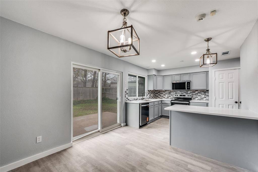 2006 Elmridge Drive, Arlington, TX 76012