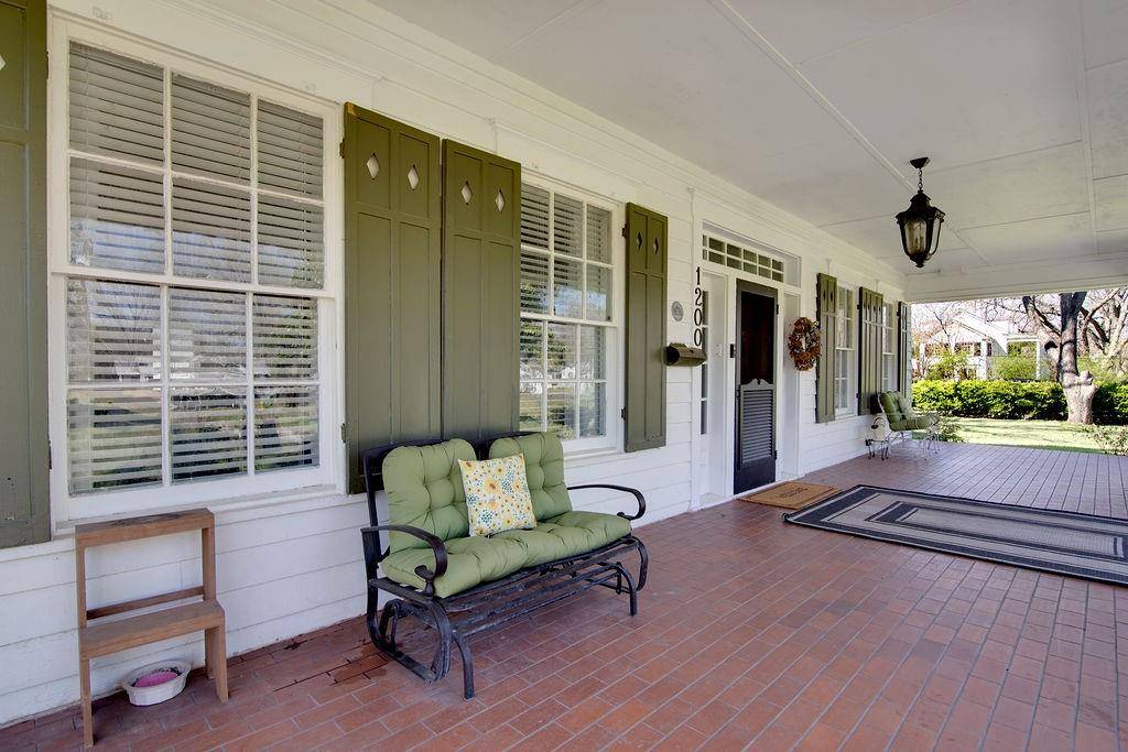 1200 Park Drive, Hillsboro, TX 76645