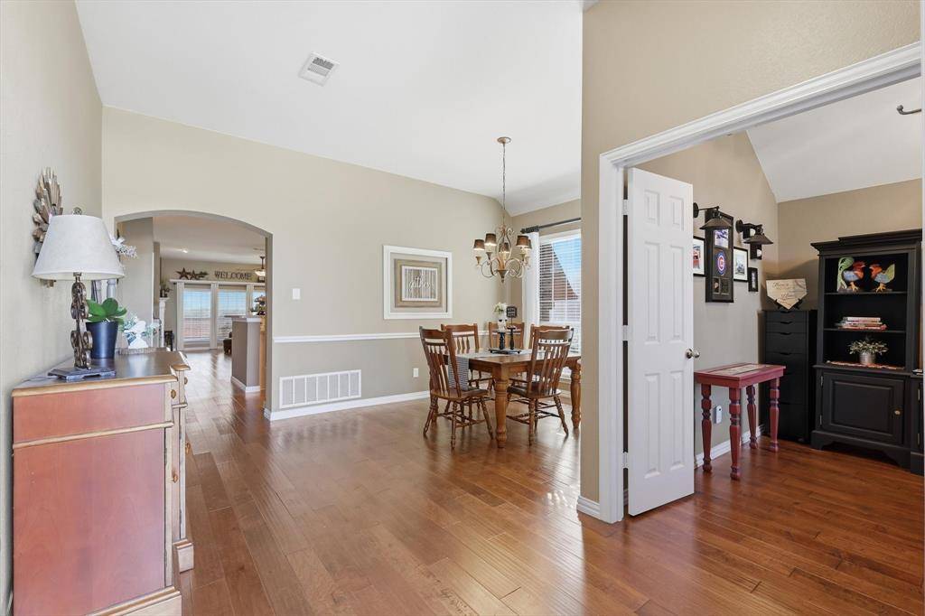 6940 Shoreway Drive, Grand Prairie, TX 75054