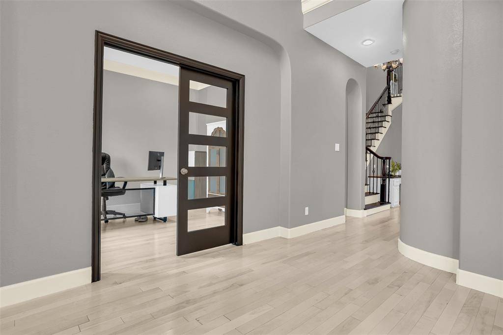 8631 Lohr Valley Road, Irving, TX 75063