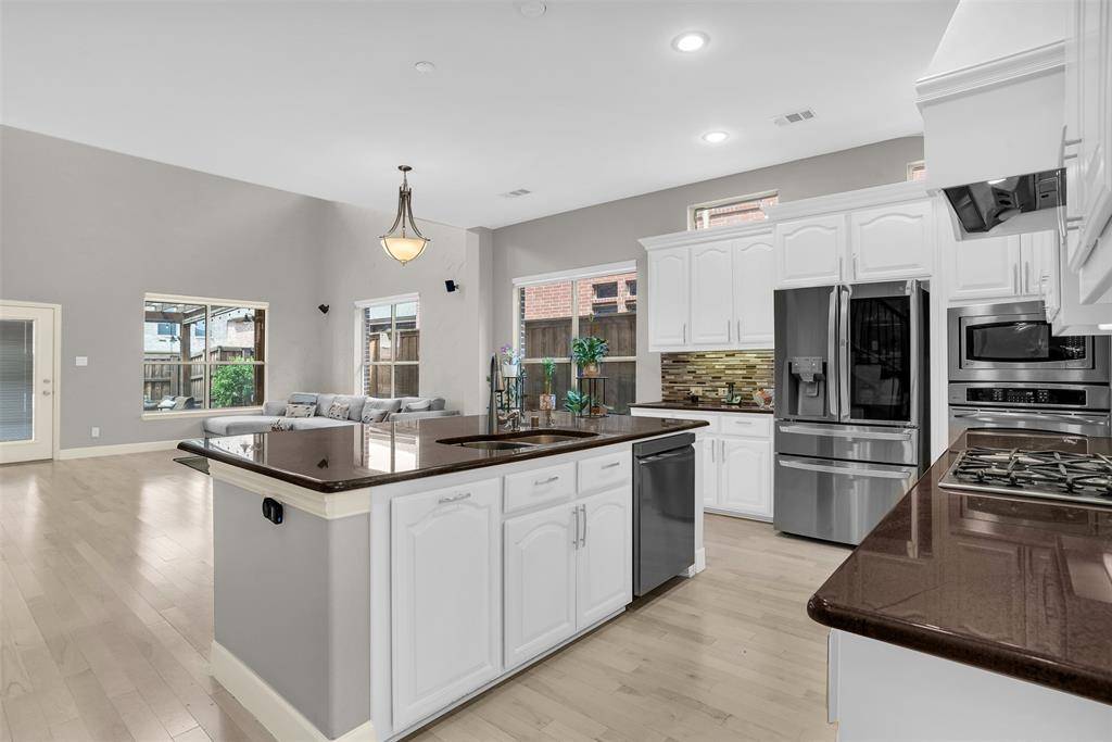 8631 Lohr Valley Road, Irving, TX 75063