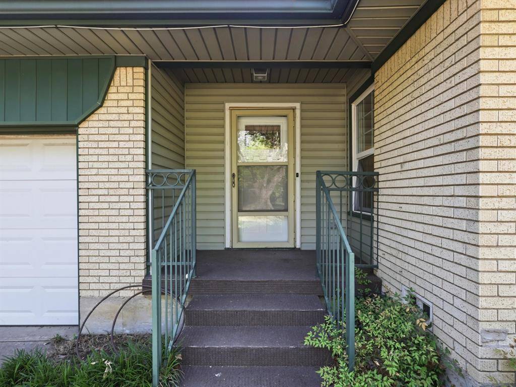 2210 Robinwood Lane, Denton, TX 76209