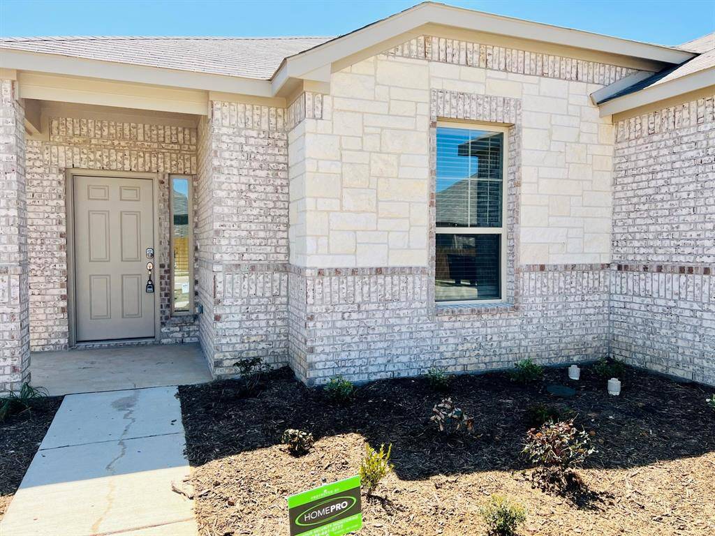 812 Peaceful Brook Drive, Fort Worth, TX 76140