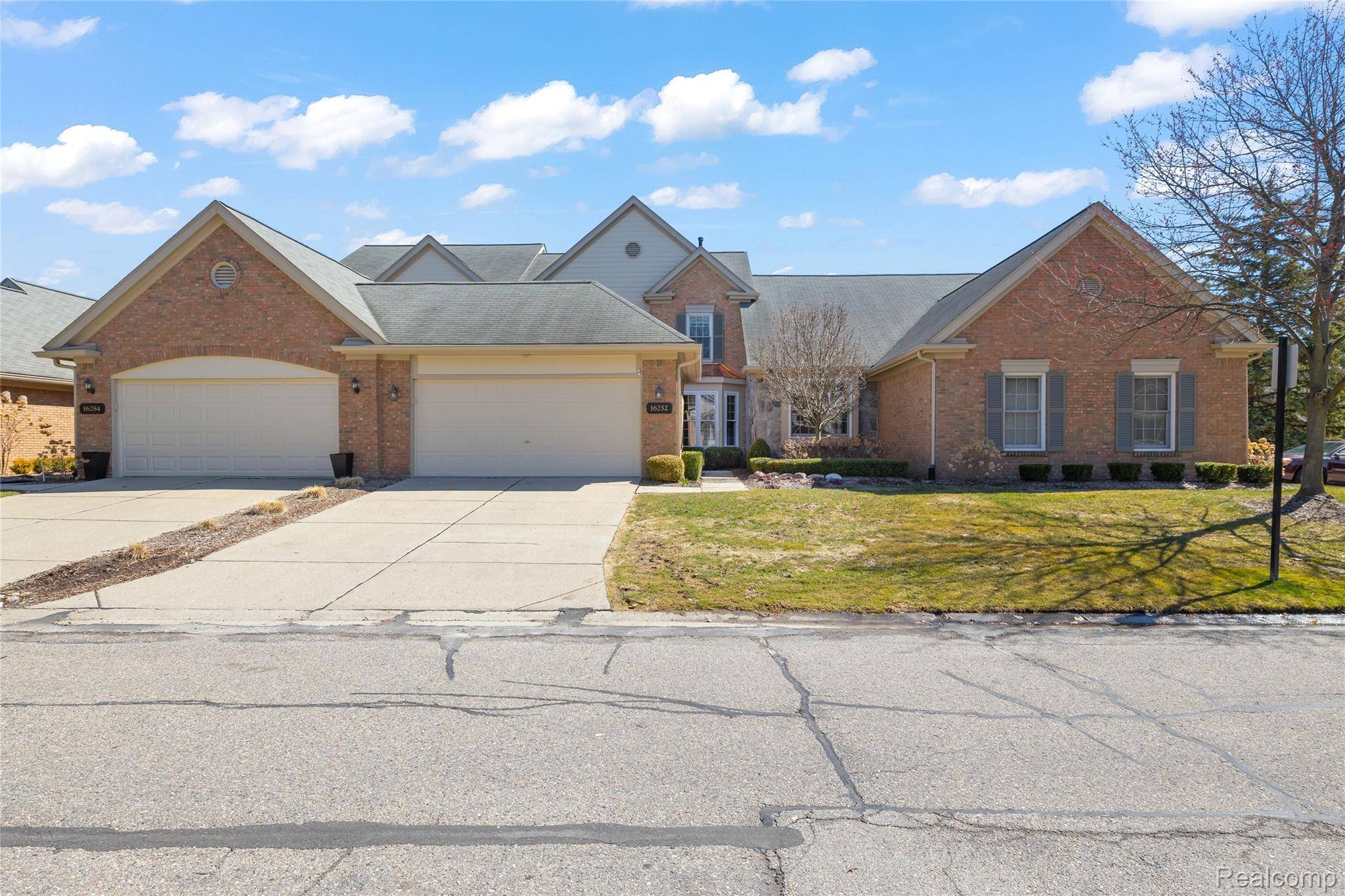16252 Country Knoll DR, Northville Township, MI 48168