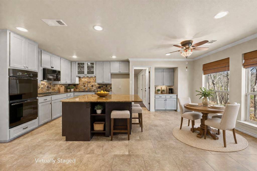 2800 Idlecreek Drive, Dalworthington Gardens, TX 76016