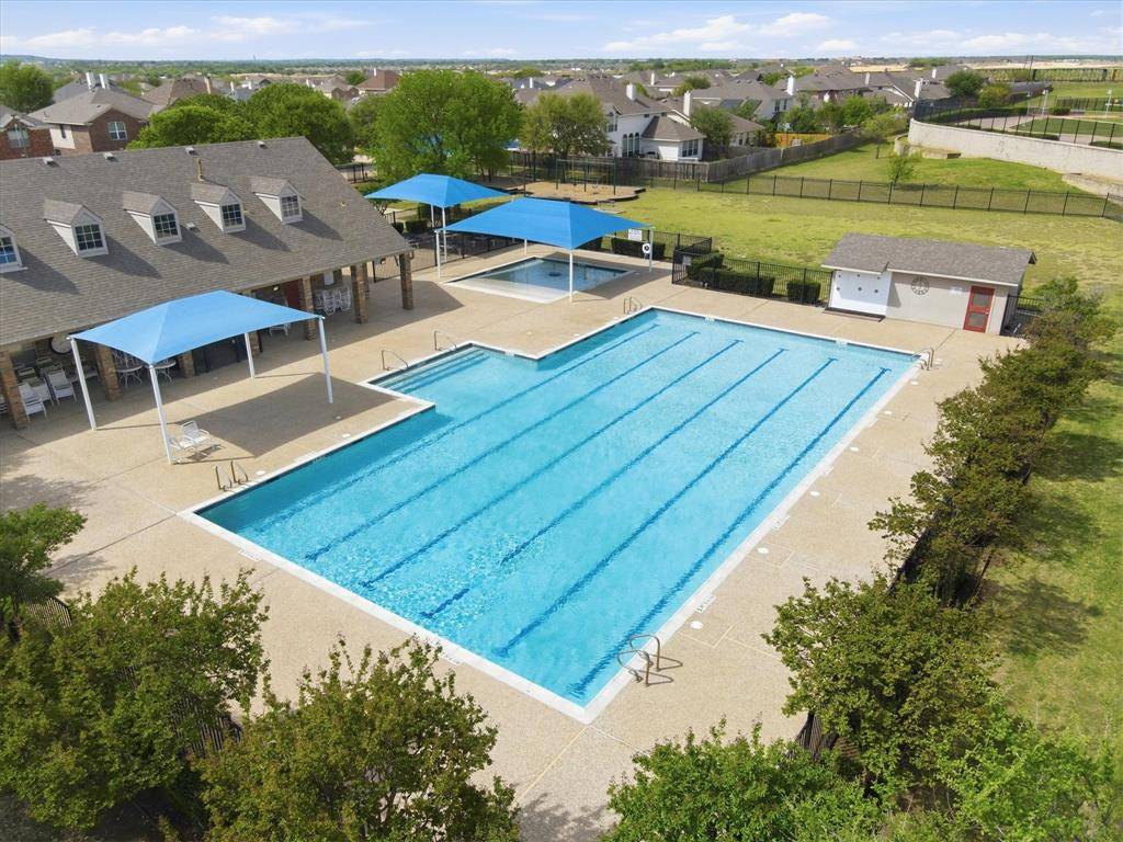 417 Roundrock Lane, Fort Worth, TX 76140