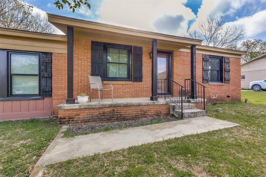 220 N Jarvis Lane, Azle, TX 76020