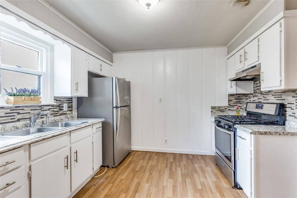 220 N Jarvis Lane, Azle, TX 76020