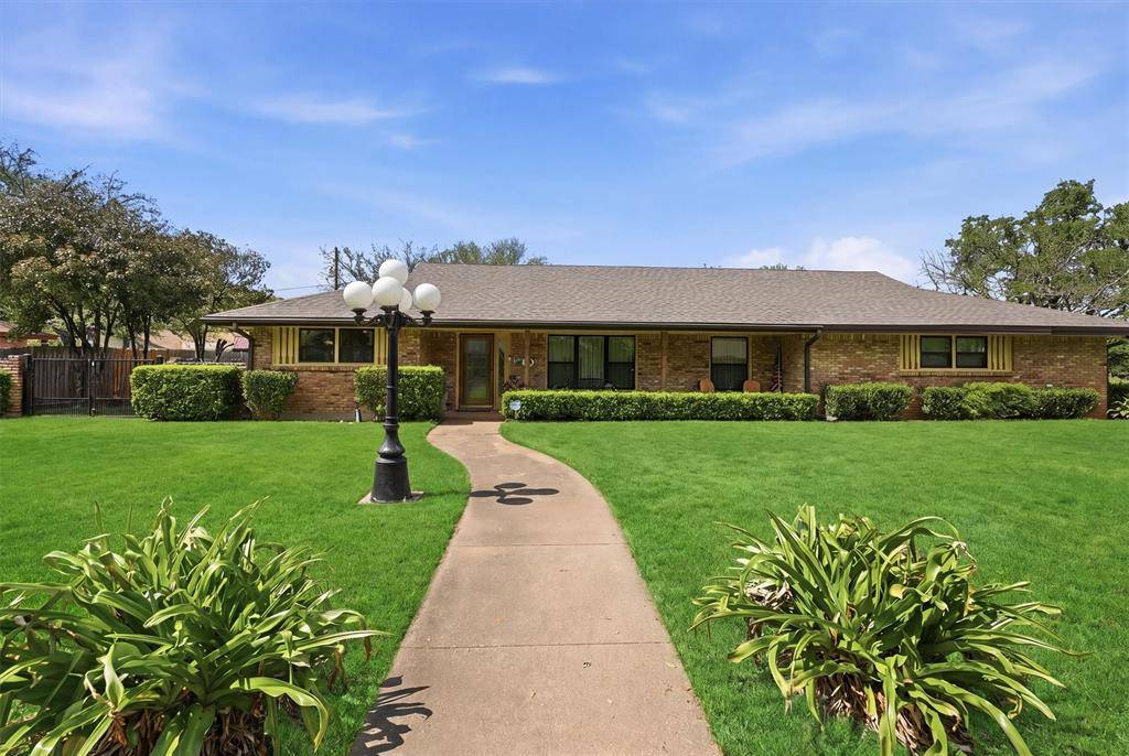 1226 Crestwood Drive, Cleburne, TX 76033