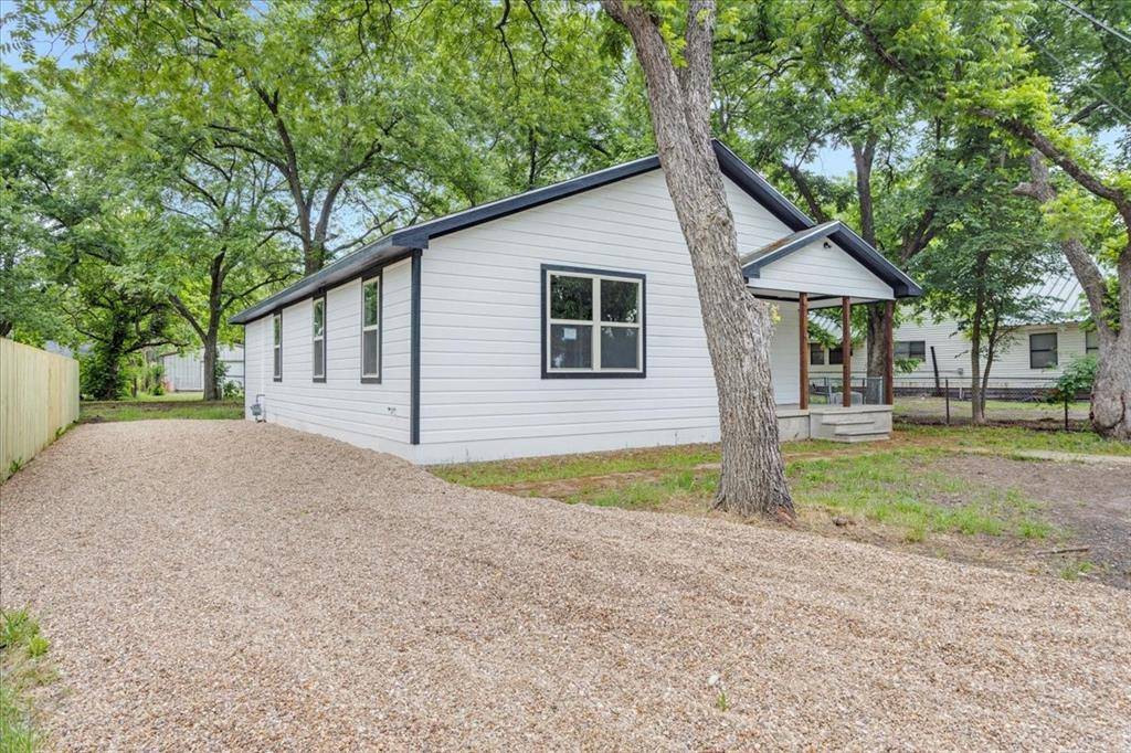 103 N Mill Street, Savoy, TX 75479