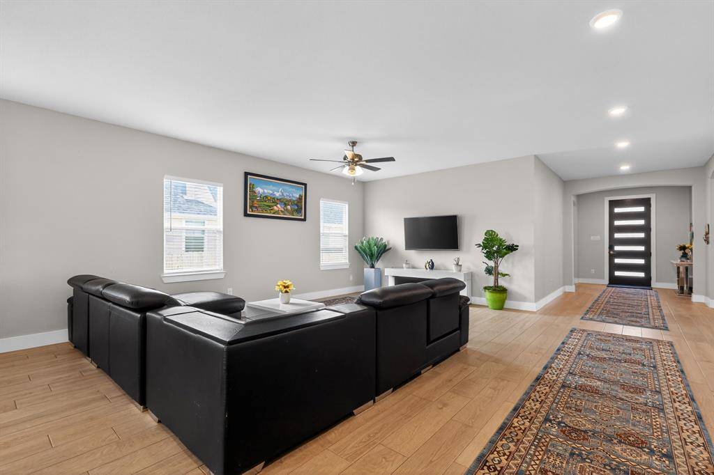 411 W Harwood Road, Euless, TX 76039