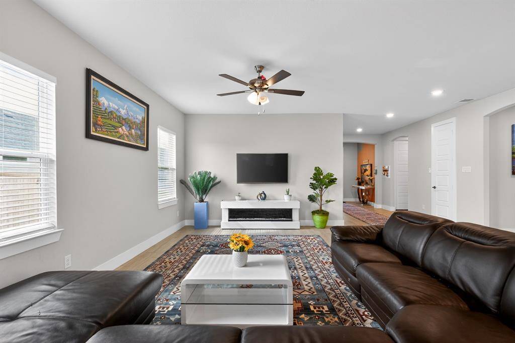 411 W Harwood Road, Euless, TX 76039