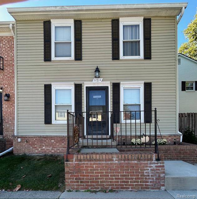 37314 Charter Oaks BLVD, Clinton Charter Township, MI 48036