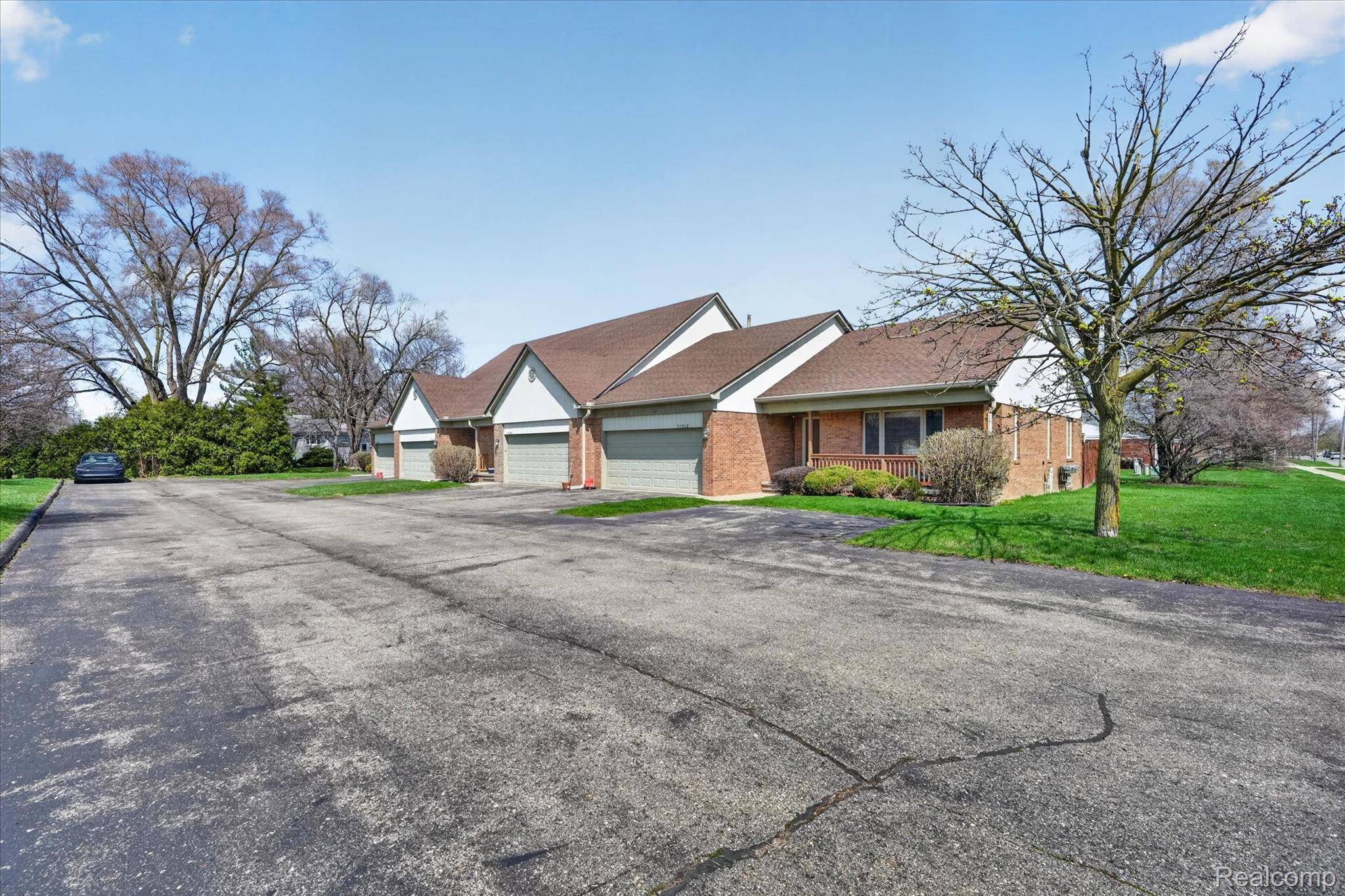 31924 Joseph Anthony CT, Warren, MI 48093