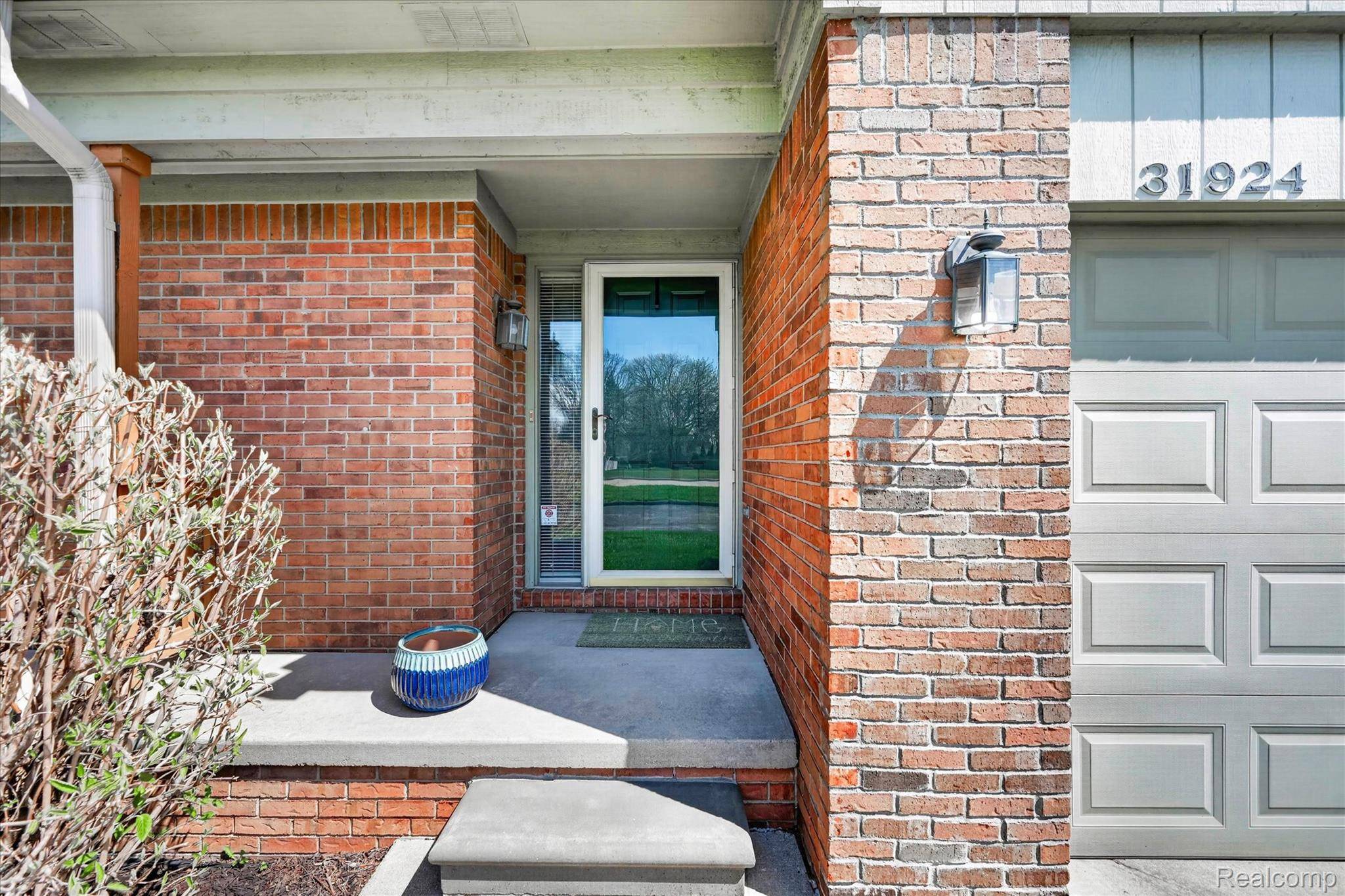 31924 Joseph Anthony CT, Warren, MI 48093