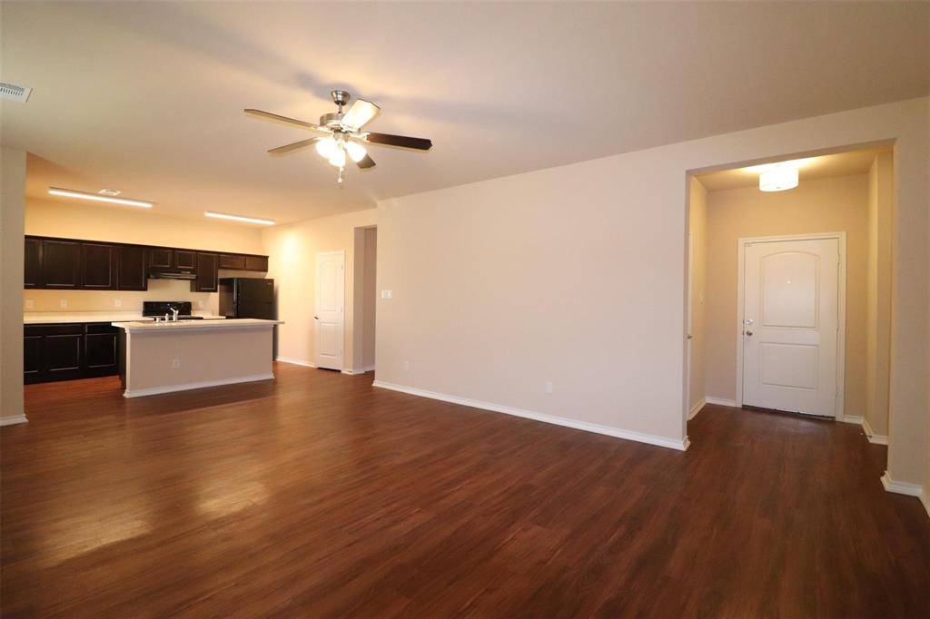 232 Michelle Drive, Grand Prairie, TX 75051