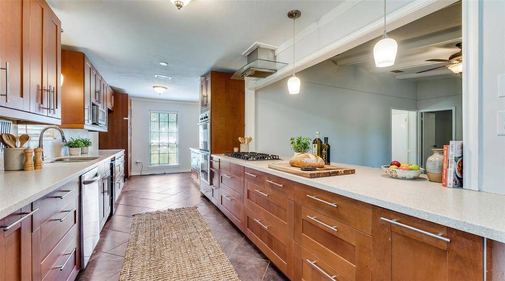 3227 Rolling Knoll Drive, Farmers Branch, TX 75234